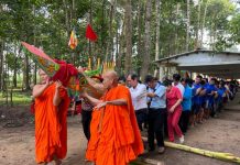 Chùa Trà Sất hạ thủy Ghe ngo truyền thống